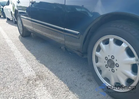 1997 Mercedes-Benz E 320 from USA, damaged, VIN WDBJF55F7VJ027080